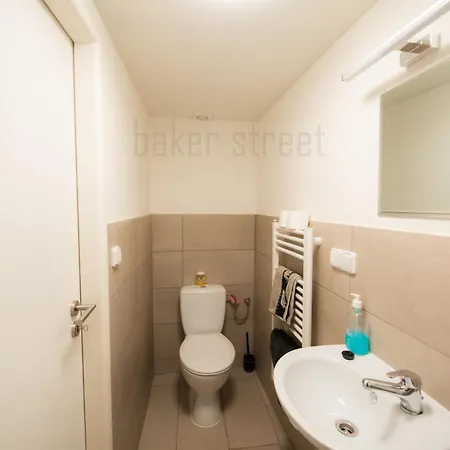 Apartamento Storey Close To Metro Palmovka *